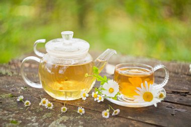 Güzel fincanda yeşil çay