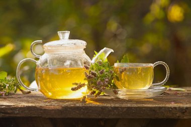 Güzel fincanda yeşil çay