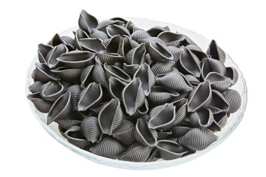  taze İtalyan makarna Neri plaka üzerinde