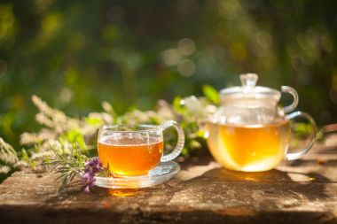 Güzel fincanda yeşil çay