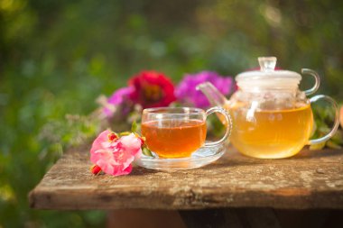 Güzel fincanda yeşil çay