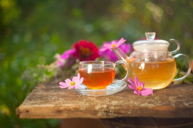 Güzel fincanda yeşil çay