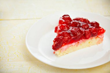 çilek ile lezzetli peynirli kek 