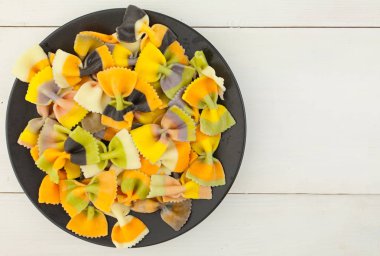 Beyaz tabakta leziz spagetti