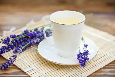 tablo üzerinde bir güzel cam kase lezzetli yeşil çay