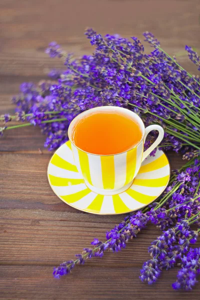 tablo üzerinde bir güzel cam kase lezzetli yeşil çay