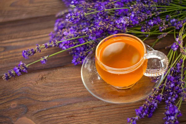 Té verde en una hermosa taza — Foto de Stock