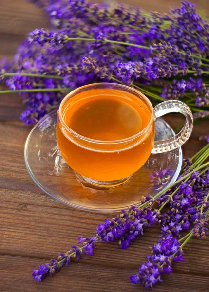 Güzel fincanda yeşil çay