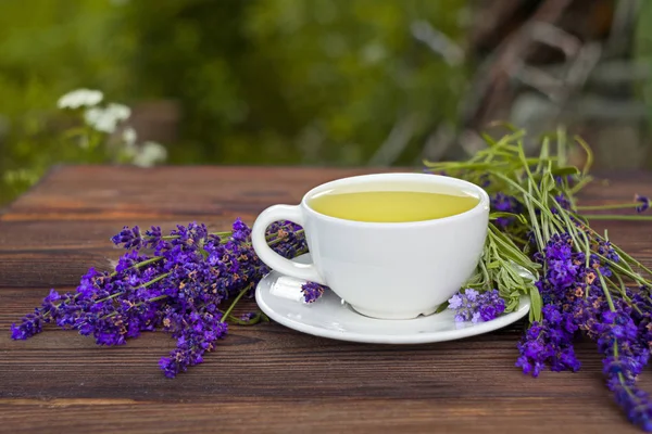 Finom zöld tea, egy szép üveg tálba táblázat — Stock Fotó