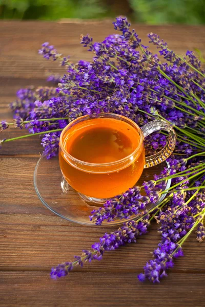 Güzel fincanda yeşil çay