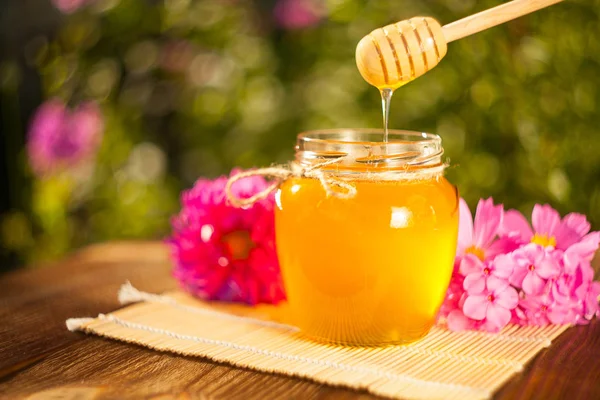 Masada kavanoza lezzetli lezzetli tatlım