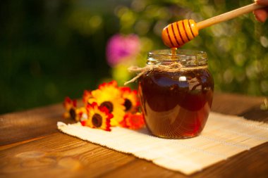 Masada kavanoza lezzetli lezzetli tatlım