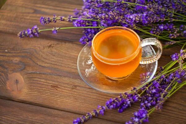 Té verde en una hermosa taza — Foto de Stock