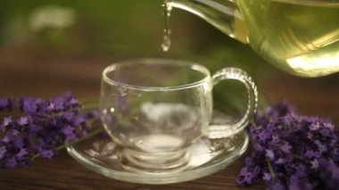 Güzel fincanda yeşil çay