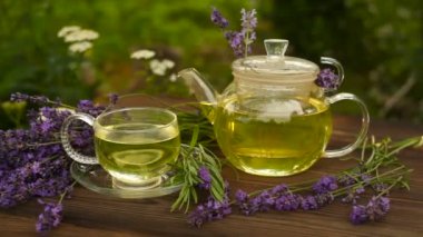 güzel bir fincan yeşil çay