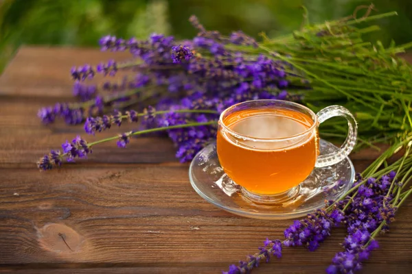 Té verde en una hermosa taza — Foto de Stock