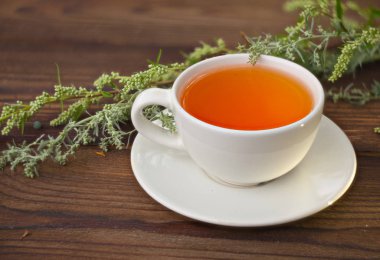 tablo üzerinde bir güzel cam kase lezzetli sagebrush çay