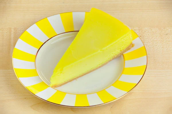レモン プレートのおいしいチーズケーキ — ストック写真