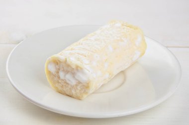 Beyaz tabakta lezzetli taze mozzarella
