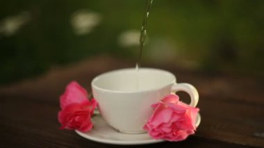 tablo üzerinde bir güzel cam kase lezzetli yeşil çay