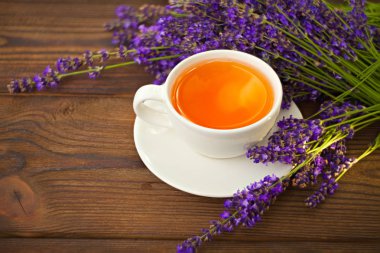 tablo üzerinde bir güzel cam kase lezzetli yeşil çay