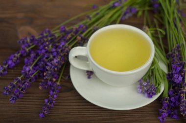 tablo üzerinde bir güzel cam kase lezzetli yeşil çay