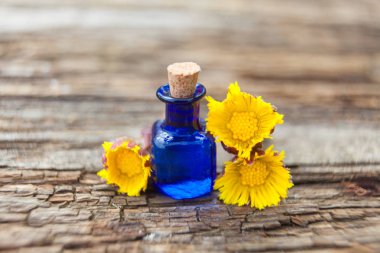 foalfoot uçucu yağ masada güzel şişe