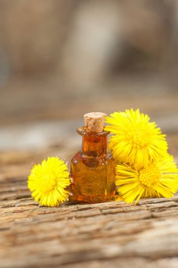 foalfoot uçucu yağ masada güzel şişe