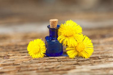 foalfoot uçucu yağ masada güzel şişe