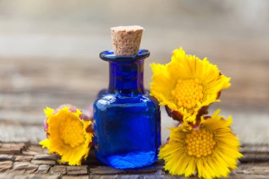 foalfoot uçucu yağ masada güzel şişe