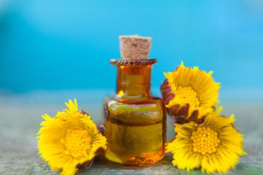 foalfoot uçucu yağ masada güzel şişe