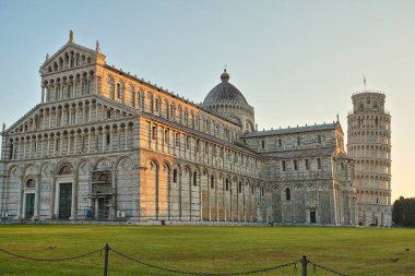 İtalya 'da Sonbaharda Eğik Pisa Kulesi