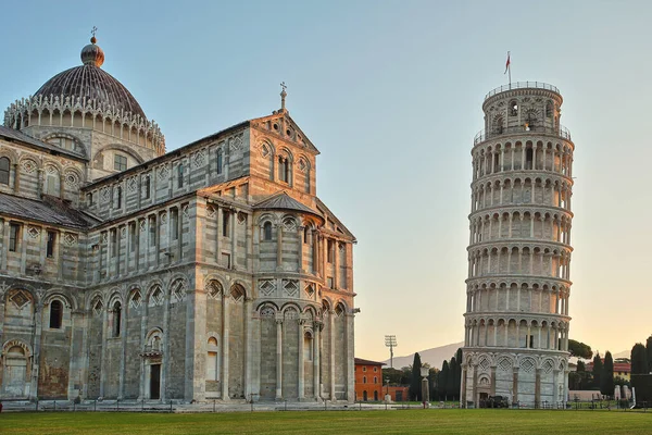 İtalya 'da Sonbaharda Eğik Pisa Kulesi — Stok fotoğraf