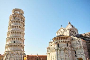 İtalya 'da Sonbaharda Eğik Pisa Kulesi