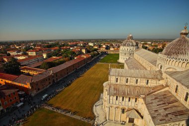 İtalya 'da Sonbaharda Eğik Pisa Kulesi
