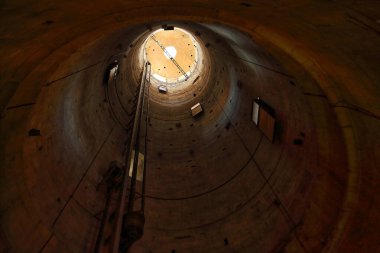 İtalya 'daki Eğik Pisa Kulesi' nin İçi