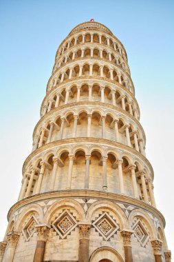 İtalya 'da Sonbaharda Eğik Pisa Kulesi