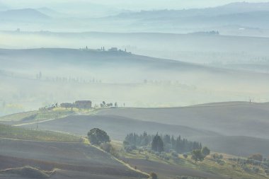  İtalya 'da sonbaharda Toskana tepelerinin manzarası