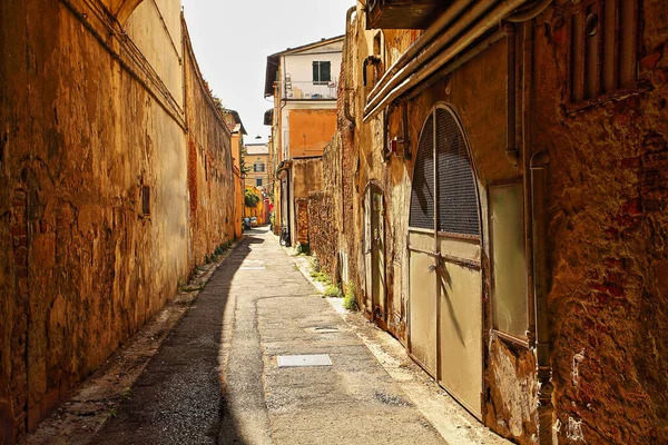 Beautiful Italian street of  small old provincial town — Stock Photo, Image