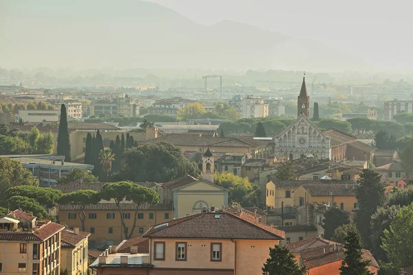 Frumoasa stradă italiană a micului oraș provincial vechi — Fotografie, imagine de stoc