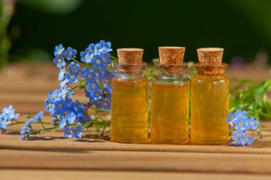 Güzel Cam masaya çiçek özü