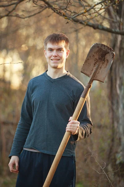 Handsome man digging — Stock Photo, Image