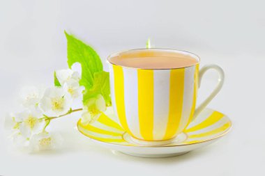 bir masada güzel cam kase lezzetli yeşil çay