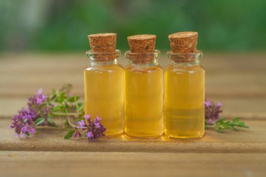 kekik esans masada güzel şişe