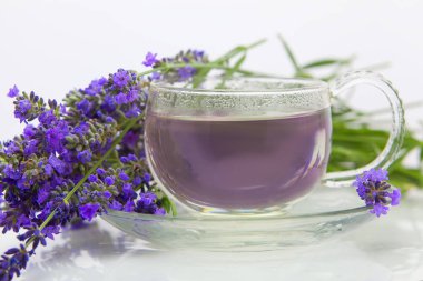 Yeşil Lavende çayı güzel bir fincanda