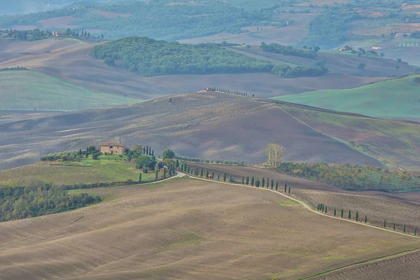 Landschap van heuvels in de herfst in Italië — Stockfoto