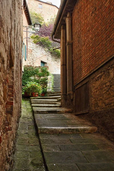 Прекрасна Італійська Вулиця Старого Провінційного Містечка — стокове фото