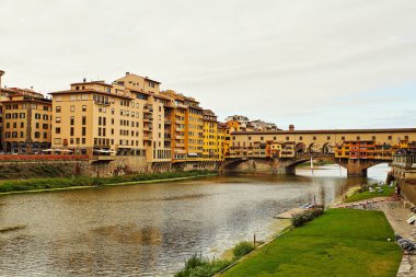 Küçük bir taşra kasabasının güzel İtalyan caddesi