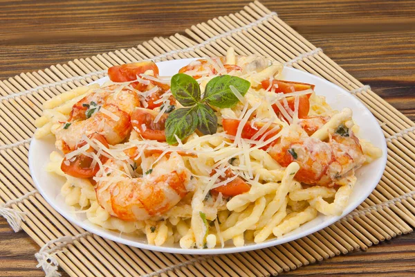 Heerlijke Spaghetti Pasta Met Garnalen Een Bord — Stockfoto