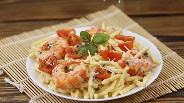 Deliciosa Pasta Espaguetis Con Gambas Plato — Vídeo de stock